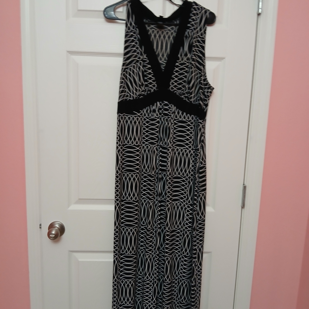Enfocus Studio Black and White Patterned Maxi Dress